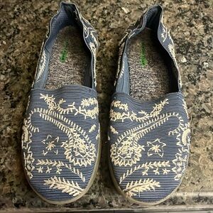 Baretraps “Kessie” Denim Blue/white Memory foam Sneakers 8